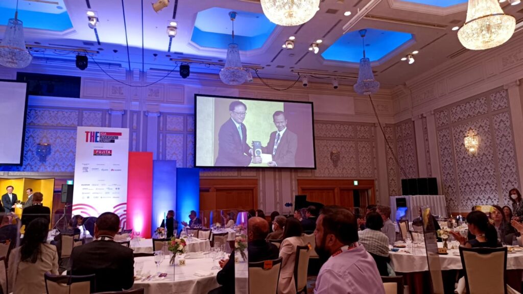 THE Datapoints Impact Award 2022 yang diberikan secara langsung oleh perwakilan Delegasi UNDIP (Ahmad Ni’matullah Al-Baarri, Ph.D.) pada acara Times Higher Education (THE) Asia Universities Summit 2022 di Fujita Health University, Toyoake, Japan tanggal 31 Mei 2022.