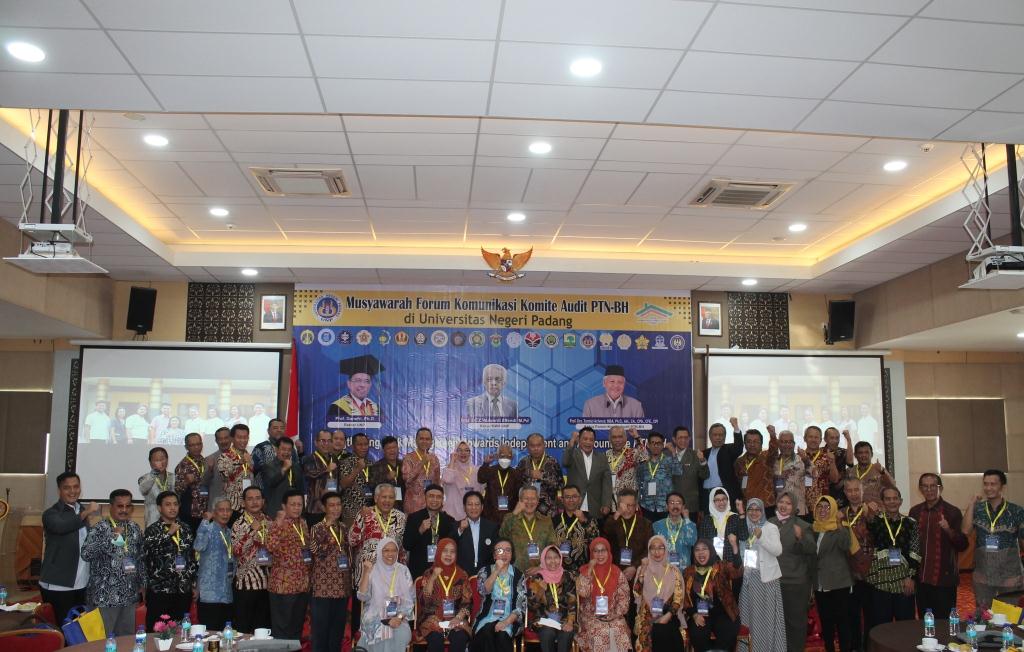 Pertemuan Forum Komunikasi Komite Audit Perguruan Tinggi Negeri Badan Hukum di Universitas Negeri Padang