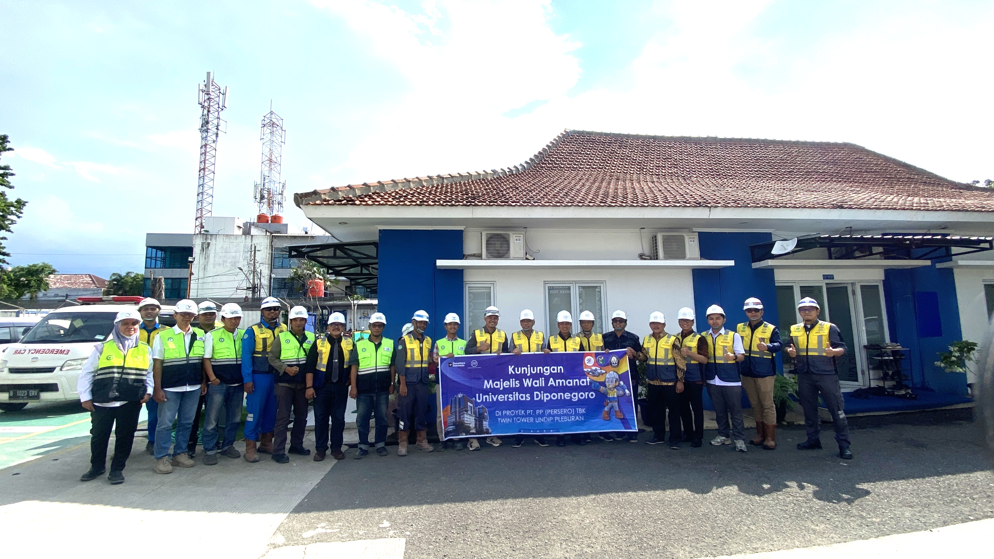 Majelis Wali Amanat Universitas Diponegoro melakukan Kunjungan Lapangan Proyek Pembangunan Tower Undip Kampus Pleburan