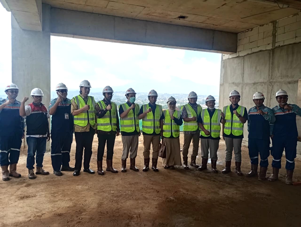 Majelis Wali Amanat Universitas Diponegoro melakukan Kunjungan Lapangan Proyek Pembangunan Tower Undip Kampus Tembalang